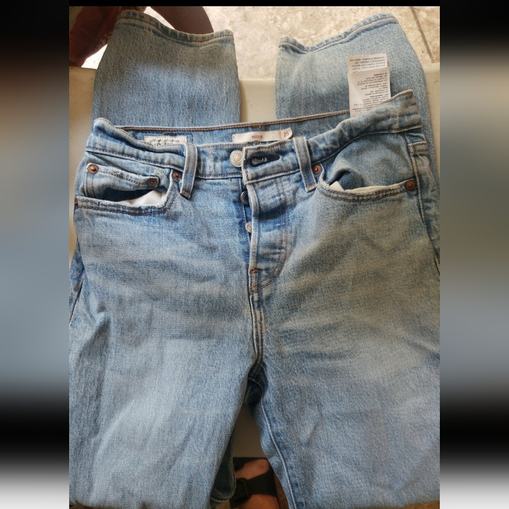 Levi's wedgie icon in tango light